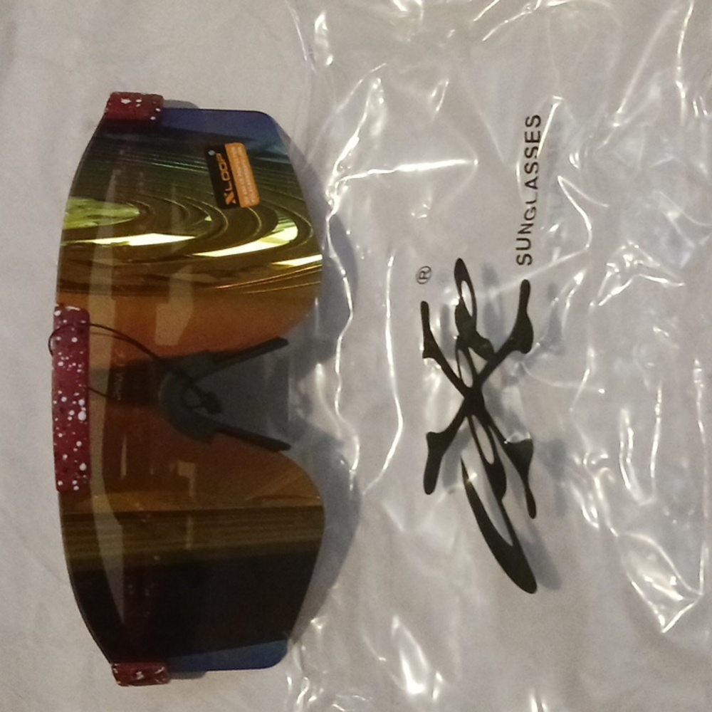 XLOOP Sunglasses. NWT. UV400 Protection.